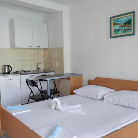 Apartments Ivica - Beachfront Drvenik  Eksteriør billede